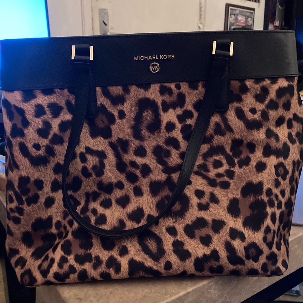 Michael Kors tote bag leopard print